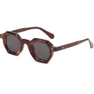 Stylish Tortoiseshell Sunglasses for women *NEW*